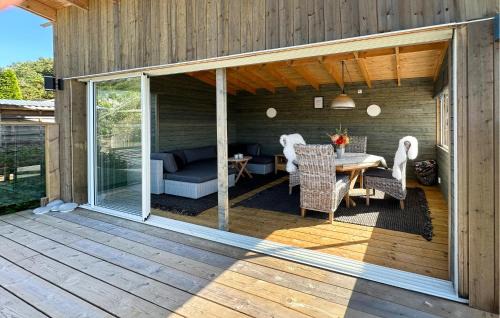 Henan Maison | Amazing Home In Henån With Wifi