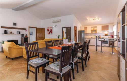 Krnica Maison | Amazing Home In Krnica With Wifi