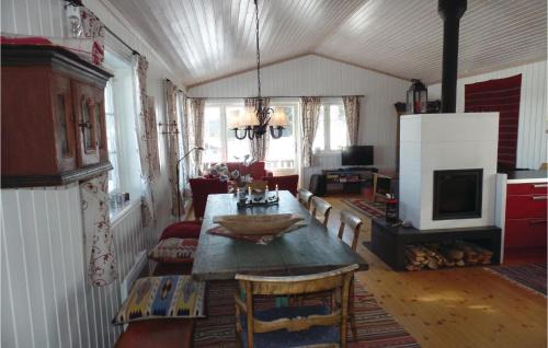 Nord-Fron Maison | Amazing Home In Kvam With Kitchen