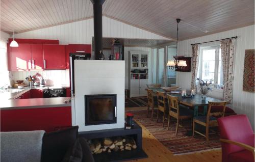 Nord-Fron Maison | Amazing Home In Kvam With Kitchen