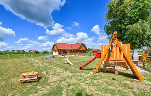 Vrbovec Maison | Amazing Home In Lonjica With Wifi