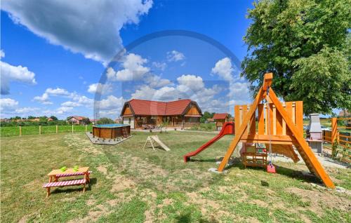 Vrbovec Maison | Amazing Home In Lonjica With Wifi