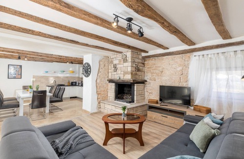 Modrusani Maison | Superbe maison à Modrusani avec WiFi