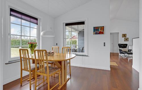 Udbyhøj Maison | Amazing Home In Ørsted With Kitchen