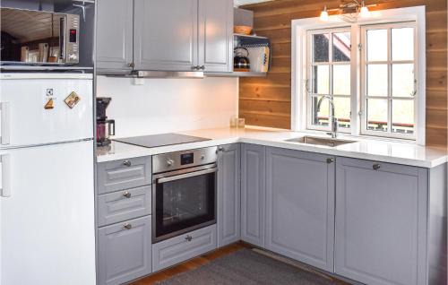yer Maison | Amazing Home In Øyer With Kitchen
