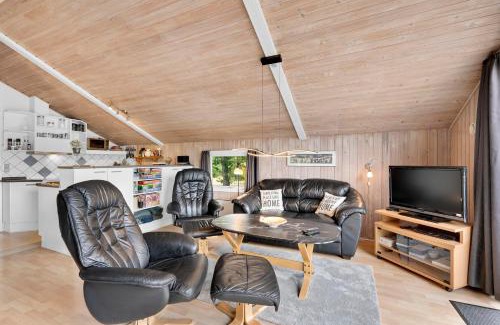 Ronde Maison | Amazing Home In Rønde With 2 Bedrooms, Swimming Pool And Wifi