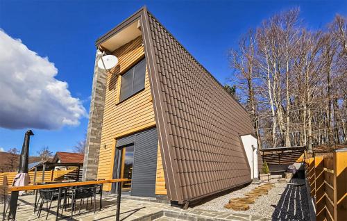 Brusane Maison | Amazing Home In Rizvanusa