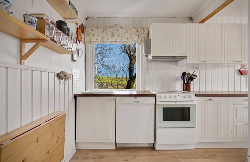 Oygarden Maison | Amazing home in Rong with ethernet internet