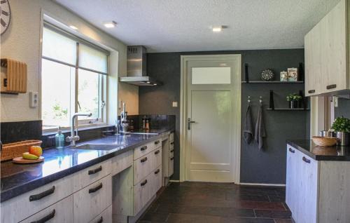 Scharendijke Maison | Amazing Home In Scharendijke With Wifi