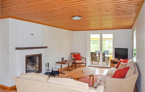 Dimbo Maison | Amazing Home In Tidaholm With Kitchen