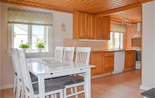 Dimbo Maison | Amazing Home In Tidaholm With Kitchen