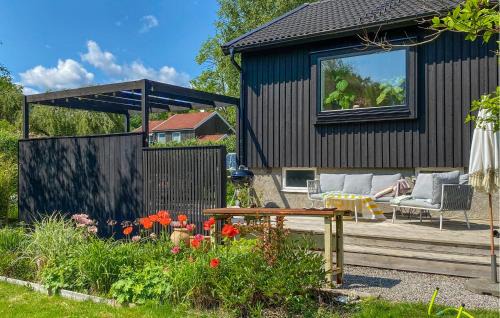 Tollered Maison | Amazing Home In Tollered With Kitchen