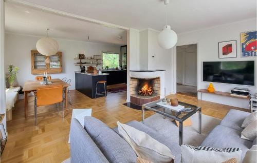 Tollered Maison | Amazing Home In Tollered With Kitchen