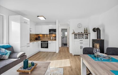 Tossens Maison | Amazing Home In Tossens With Kitchen