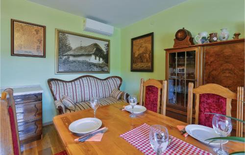 Vinica Maison | Amazing Home In Vinica With Sauna
