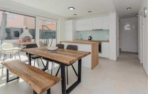 Vrsi Maison | Amazing Home In Vrsi With Wifi