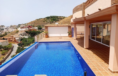 Almunecar Villa | Piscine à débordement, vues incroyables sur la mer, jacuzzi extérieur,intérieur