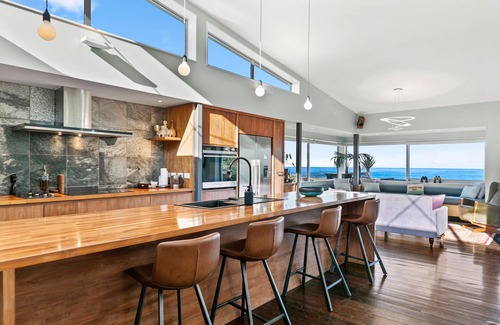 Houghton Bay Maison | Amazing home with all day sun and mesmerizing sea views out to the cook strait.
