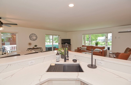 South Casco Maison | Amazing HUGE 6 bdrm Sebago Lake Waterfront Home