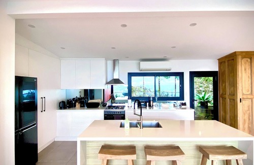 Newport Maison | AMAZING Insta-worthy ocean views over Newport Beach sleeps 9 guests