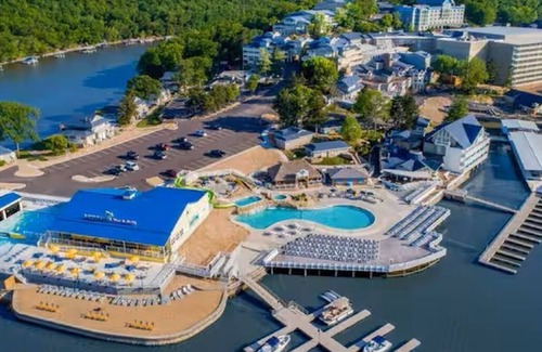 Lake of the Ozarks Copropriété | Amazing Lake Views! 2-3 Min from Margaritaville, located in charming Osage Beach