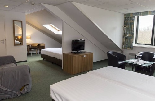 Heerenveen Hôtel | Amazing location | close to Scenic Outdoors, Local Sites & Attractions