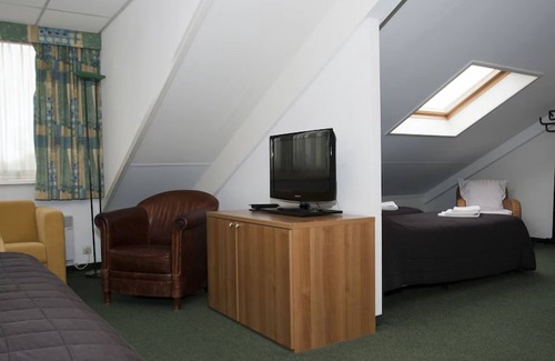 Heerenveen Hôtel | Amazing location | close to Scenic Outdoors, Local Sites & Attractions
