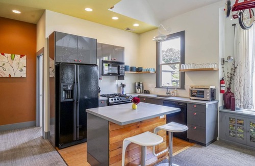 Alberta Maison | Emplacement exceptionnel, décor moderne et familial dans le quartier des arts de l'Alberta!