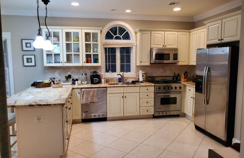 Normandy Beach Maison | Amazing Loctaion! One Block from the Beach!