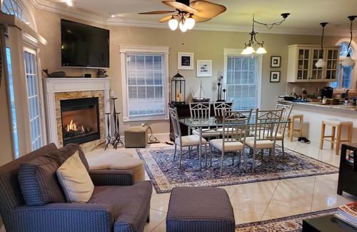 Normandy Beach Maison | Amazing Loctaion! One Block from the Beach!