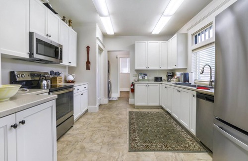 Gooding Maison | Amazing, luxurious, historic home in downtown Gooding, close to EVERYTHING!