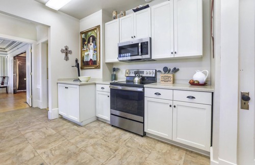 Gooding Maison | Amazing, luxurious, historic home in downtown Gooding, close to EVERYTHING!