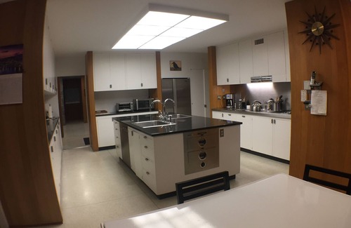 Jaffrey Maison | Incroyable maison de montagne moderne du milieu du siècle sur 160 acres