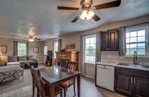 Luray Cottage | Vues imprenables sur la montagne. Près de tout!