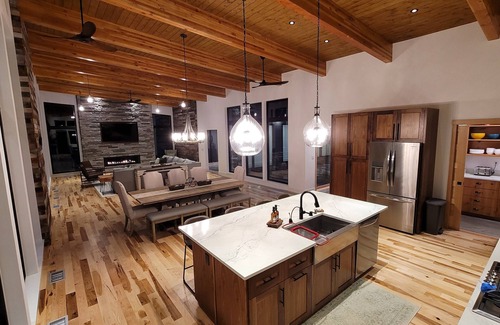 Stevenson Maison | Amazing New 5 Bed Home next to the Columbia River. Sleeps 10 adults & 9 Kids