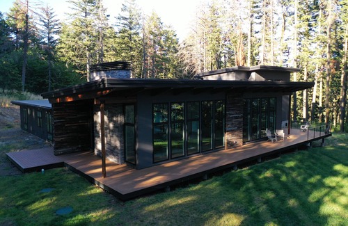 Stevenson Maison | Amazing New 5 Bed Home next to the Columbia River. Sleeps 10 adults & 9 Kids