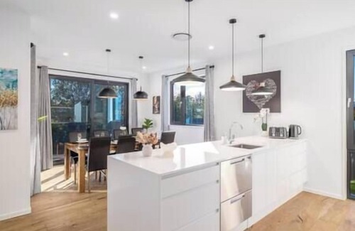 Christchurch Maison | Amazing New Modern House w/Parking, 5min from CBD, Sleeps 11, Large Modern house w/parking, 5 min dr
