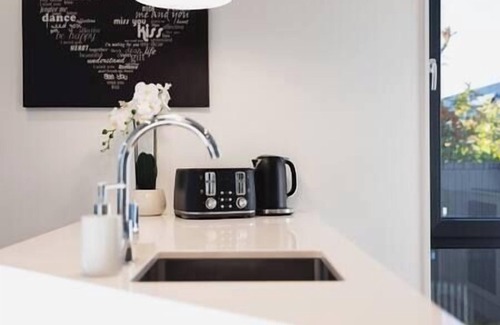 Christchurch Maison | Amazing New Modern House w/Parking, 5min from CBD, Sleeps 11, Large Modern house w/parking, 5 min dr