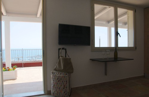 Historical Downtown Salerno Appartement | Incroyable Penthouse à Salerne - Côte Amalfitaine. Quelques pas vers les plages et la vie nocturne