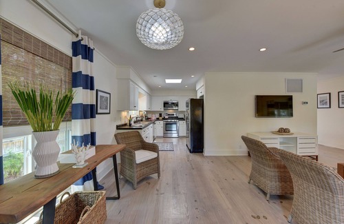 East Beach Maison | Immense piscine privée, bain à remous, vue sur le marais, à quelques pas de la plage, 3 très grands lits