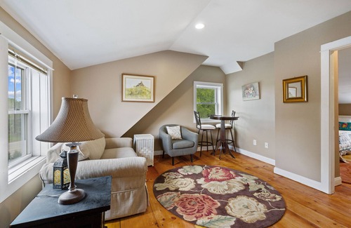 Portsmouth Maison | Amazing remodeled house that sleeps 11! Walk to downtown Portsmouth and park 8+