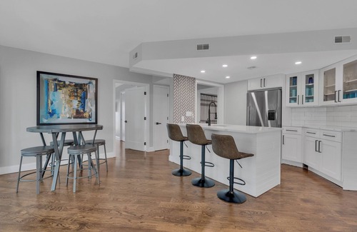 Neptune City Maison | Amazing resort 7-bedroom house with pool. beautiful outdoor patio balcony