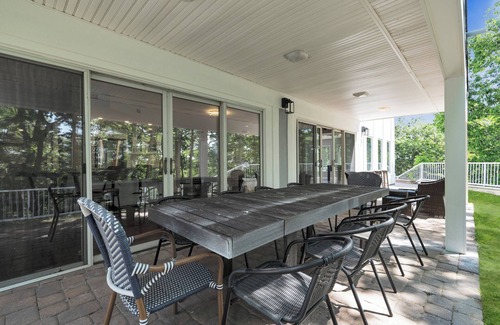 Neptune City Maison | Amazing resort 7-bedroom house with pool. beautiful outdoor patio balcony