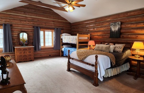Holcomb Station Balnéaire | Amazing Retreat Property: Massive Luxury Lodge - Ensuite & Rustic Cabins for 80+