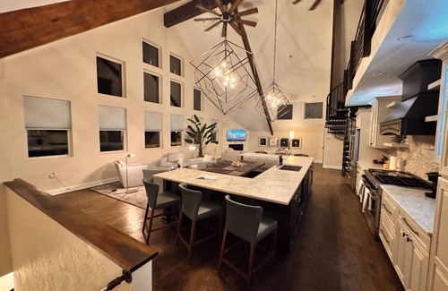Roscoe Maison | Amazing Riverfront Home