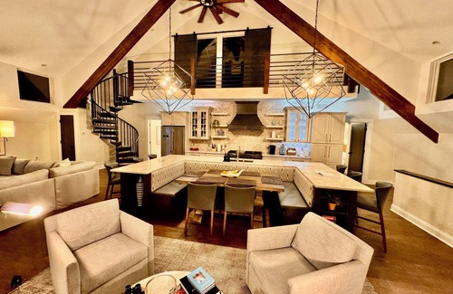 Roscoe Maison | Amazing Riverfront Home