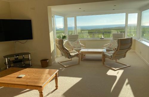 Rhoscolyn Maison | Amazing Sea Views, Short Walk to the Beach