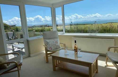 Rhoscolyn Maison | Amazing Sea Views, Short Walk to the Beach