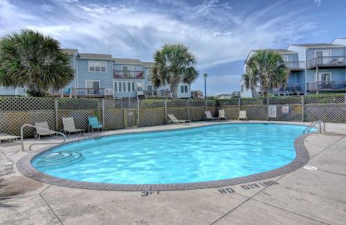 North Topsail Beach Maison | Amazing Sound View Home with Pool