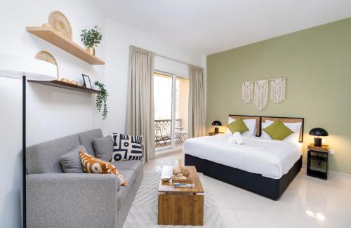 Bab Al Bahr Appartement | Amazing Studio with Balcony & Beach access-RAK